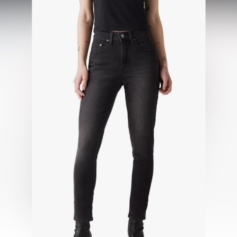 Levi's 721 Black Label Women's  High Rise Skinny Jeans. W26xL30